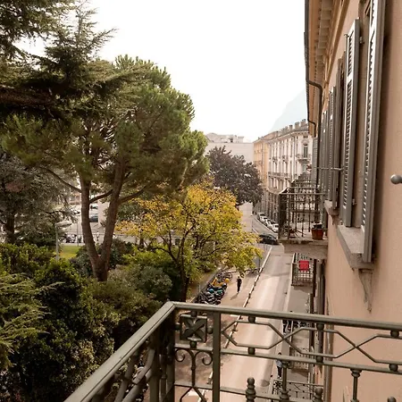 Walters Balcony Apartment *